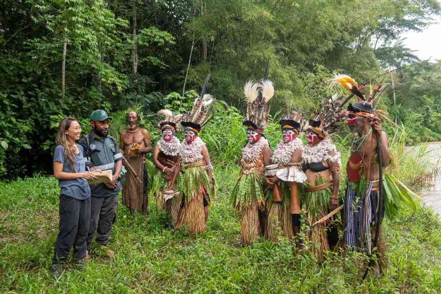 险遇车祸仍坚守，艾伦·卡梅伦用一生书写PNG林业华章(图2)