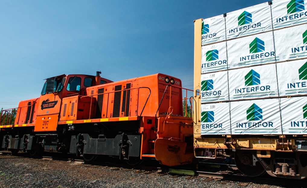 突发！木材巨头宣布9月至12月临时性减产！(图1)