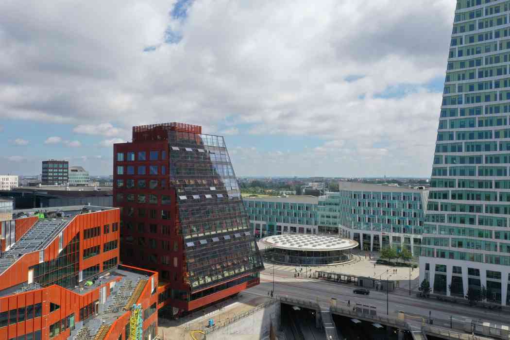 打破常规！瑞典 Fyrtornet：51.5 米全木结构办公楼，混凝土仅用在地基(图1)