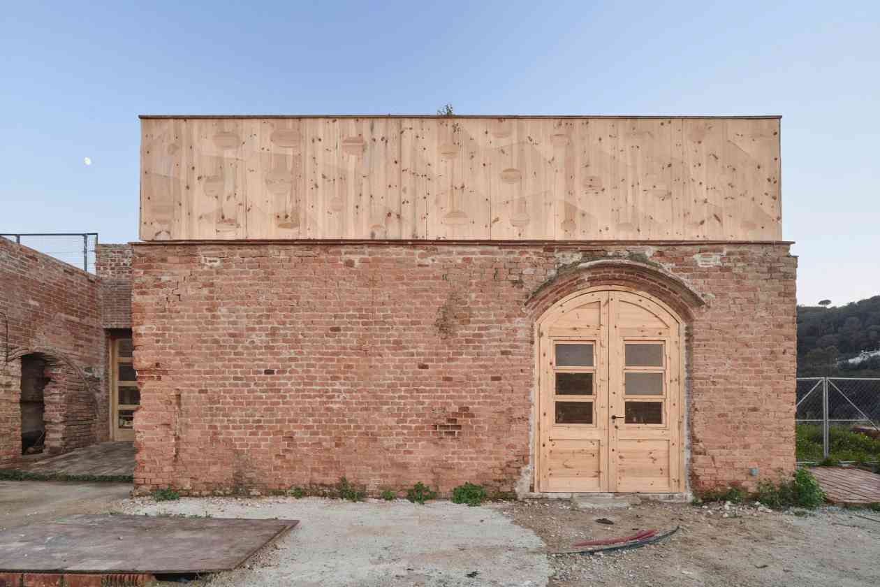 巴塞罗那“机器人工匠大教堂”：IAAC硕士生打造机器人专属工厂，融合数字制造与传统工艺(图2)