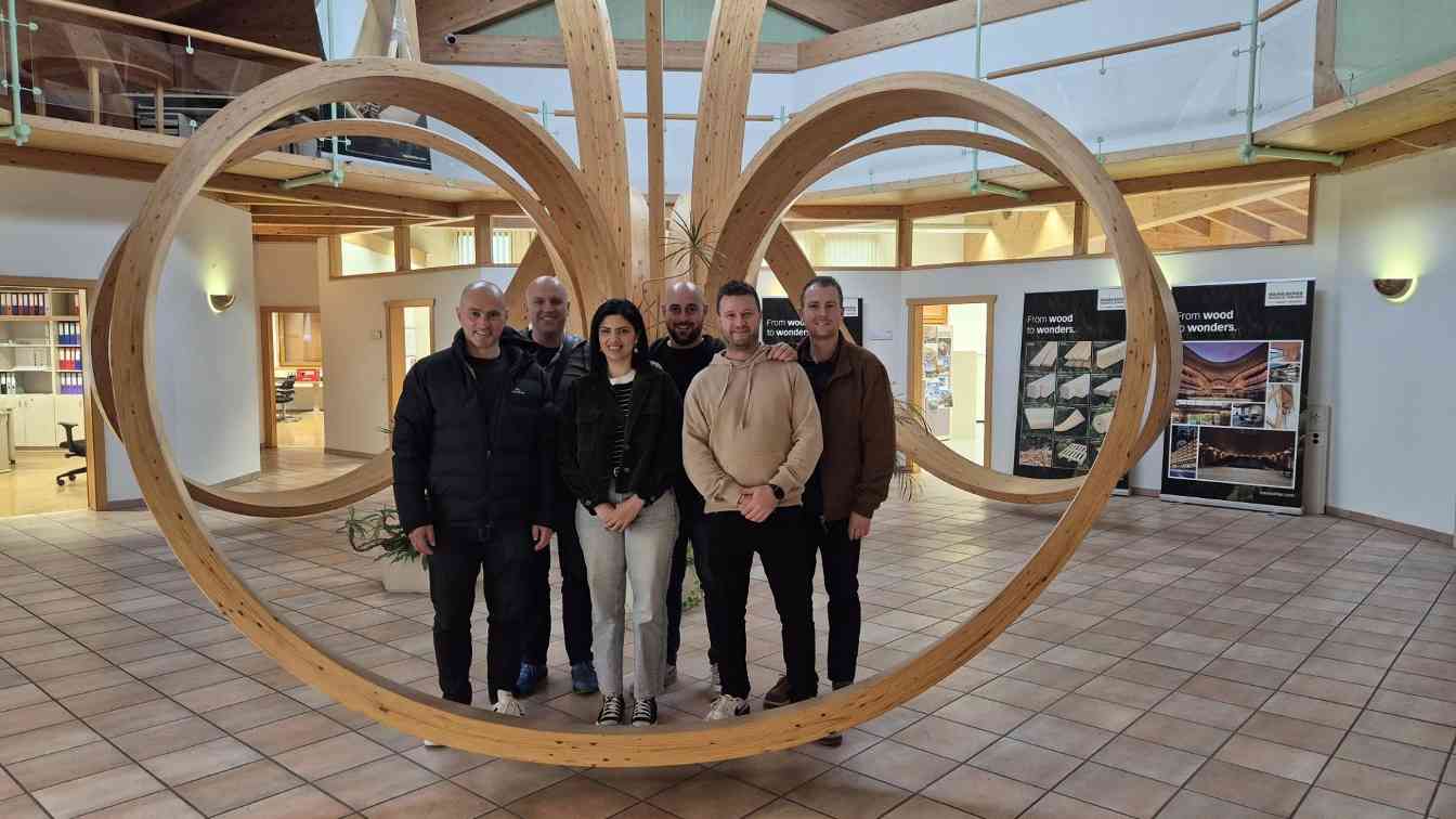 澳洲最大木梁就位！阿德莱德水上中心用324立方米木材造屋顶(图3)