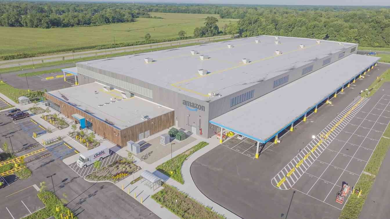 50万板英尺木材构建：亚马逊首个大型木材配送站正式启用(图2)