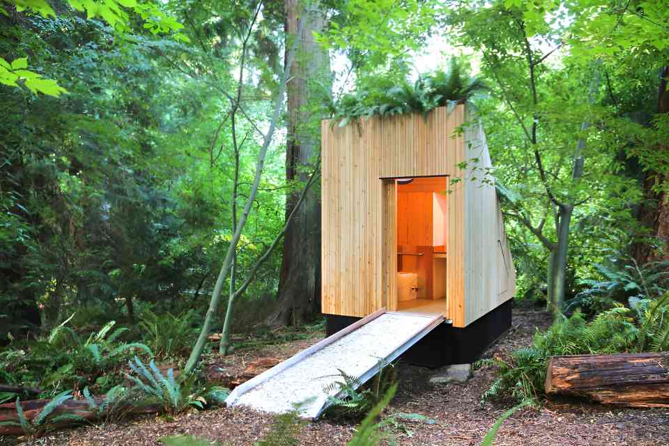 模块化生态厕所问世，木板与菌丝体的完美结合实现离网卫生处理(图1)