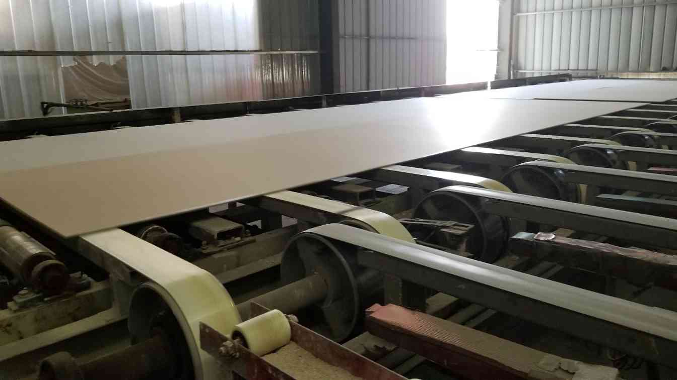 全球最大石膏板厂在加拿大投产,产能提升40%助力住房建设(图2) 全球最大石膏板厂在加拿大投产,产能提升40%助力住房建设(图2)