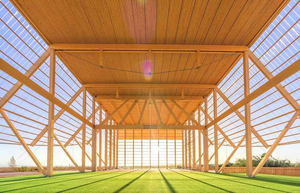 全球首个80英尺全木桁架落地巴巴多斯，日本古法工艺实现零金属连接(图1)