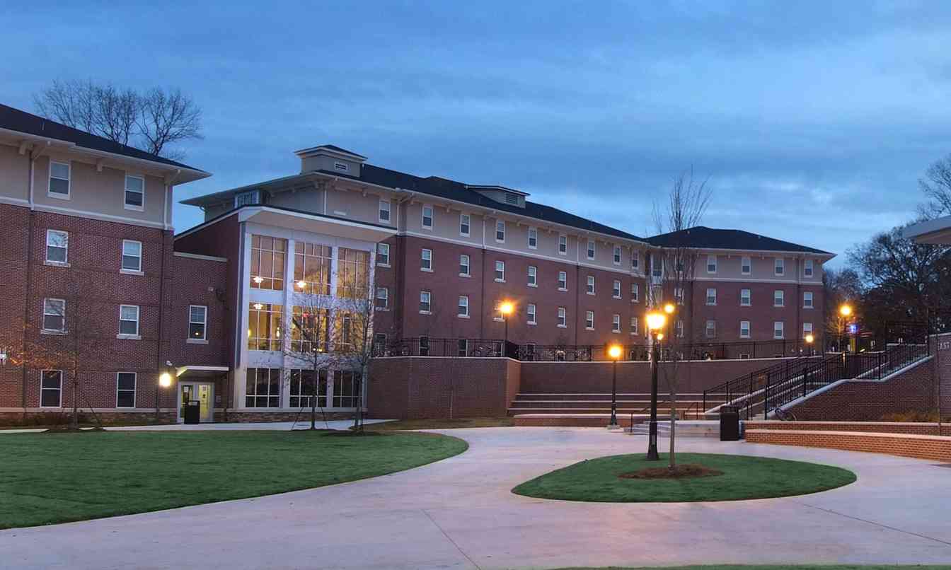 西密歇根大学打造全美最大木结构宿舍:270,000平方英尺的金橡树项目创下新纪录(图3) 西密歇根大学打造全美最大木结构宿舍:270,000平方英尺的金橡树项目创下新纪录(图3)