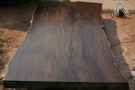 揭秘“黑檀”平替优选：风车木为何成大板茶桌高端材质新宠？(图3)